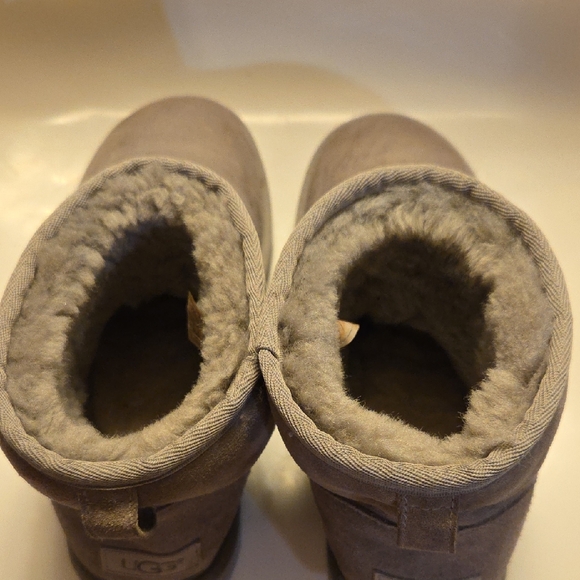 UGG Classic Ultra Mini Gray Fleece-Lined Boots - Picture 3 of 7